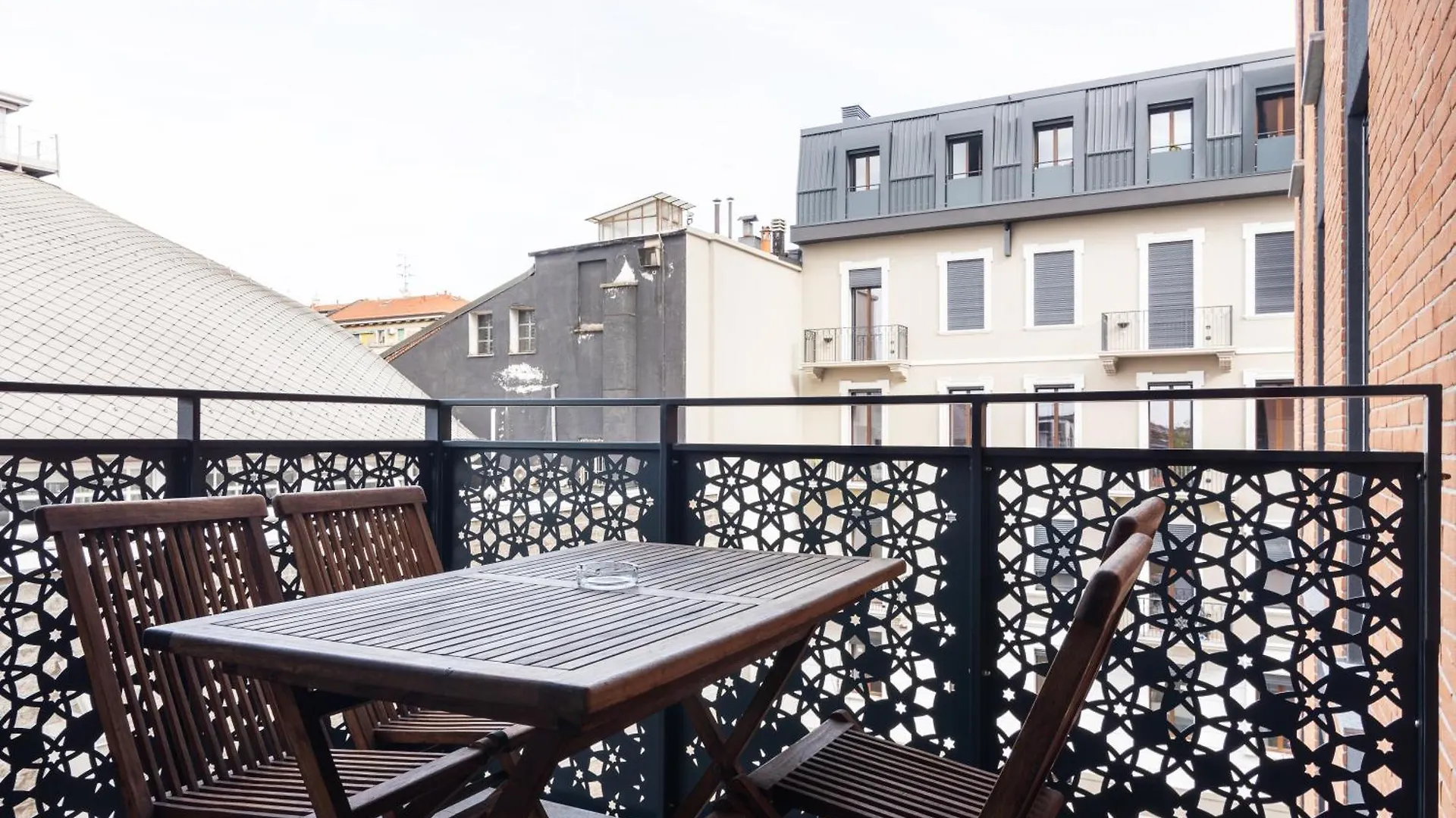Bilocale Con Balcone Vicino Palazzo Del Ghiaccio Διαμέρισμα Μιλάνο 0*,